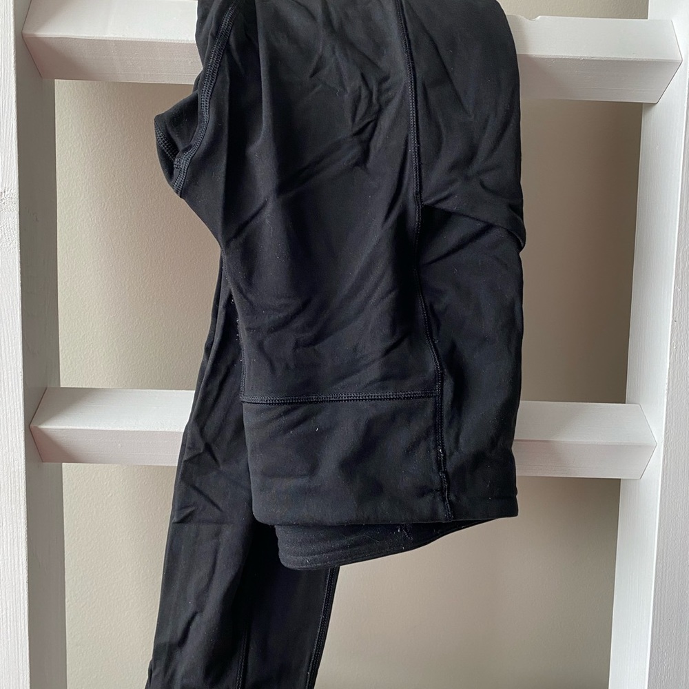 Black, size 4 lulu lemon leggings with pockets